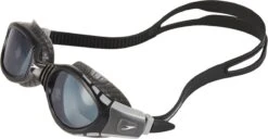 Speedo Zwembril Futura Biofuse - Zwart - Maat One Size -Watersporten Winkel 1200x621 1